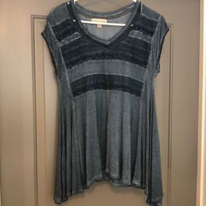 Women’s small short sleeve shirt. Knox Rose